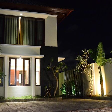 The Arnaya Villa Kuta  Phòng bức ảnh