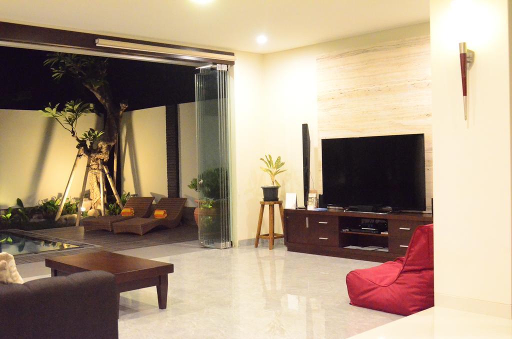 The Arnaya Villa Kuta  Phòng bức ảnh