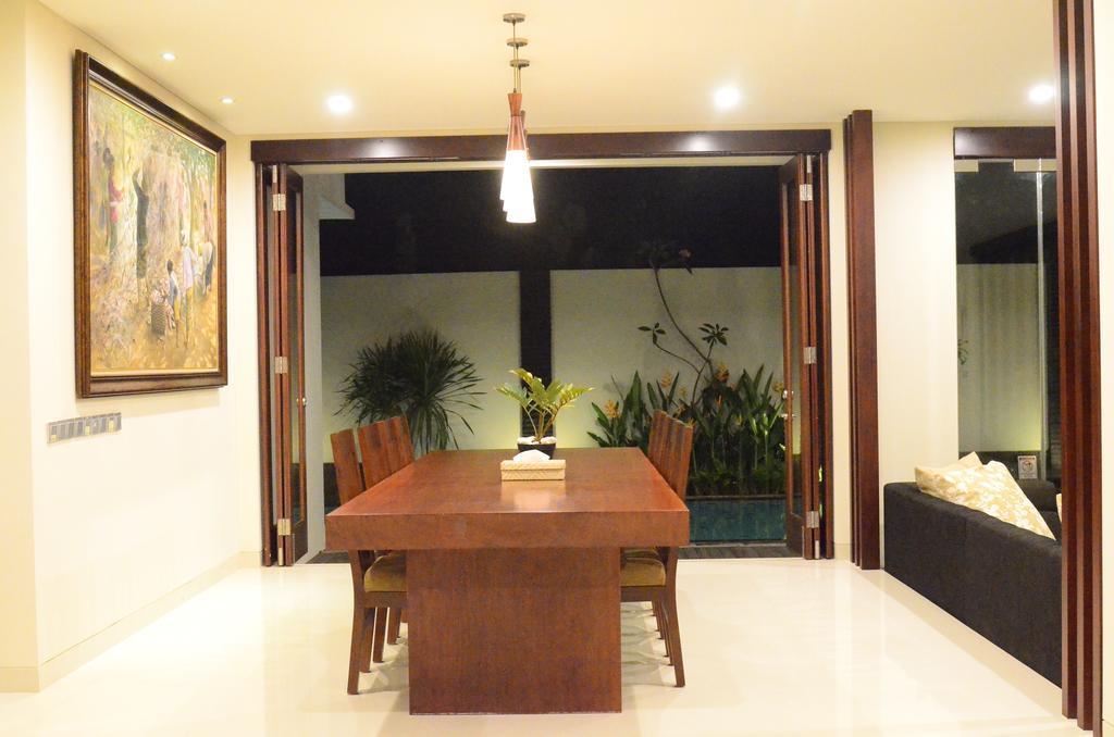 The Arnaya Villa Kuta  Phòng bức ảnh